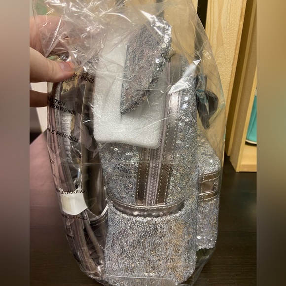 Loungefly Disney Minnie Mouse Silver Sequin Mini Backpack - Picture 3 of 5